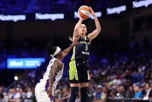 Wings Win Sixth Straight Game, But Paige Bueckers Suffers Scary Injury in Fourth Quarter Against L.A Sparks, Putting All-Star Game Status into&nbsp;Question