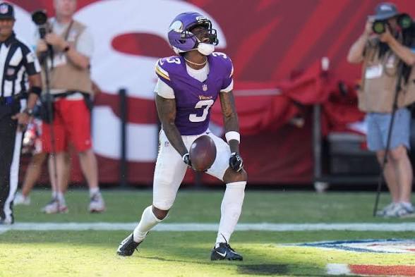 Vikings Hold Off Buccaneers, Win with Defensive Prowess in a Tough Start for Kyler Murray to Start Season 3-0 for 2nd Time in Three Years
